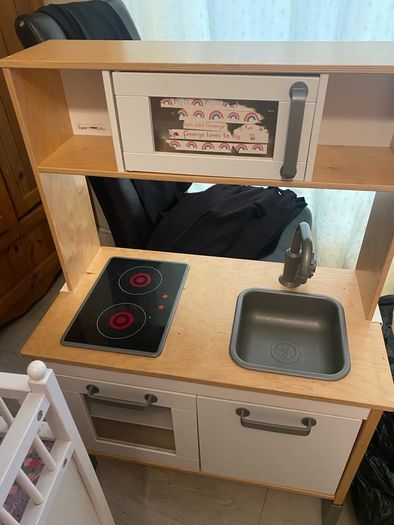 Child play house & kitchen ' but the play house does need a small bit put back on as  a pice came of it when I over lift it