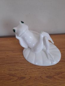Vintage John Beswick Rare Reclining Frog