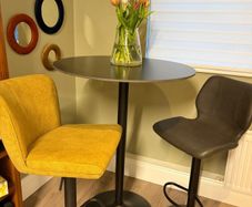 Bar table and 2 stools