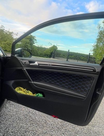 Volkswagen Golf -2 Door-Deep Black Pearl Metallic