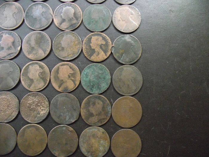Great Britain. Victoria. 71 coins x half penny