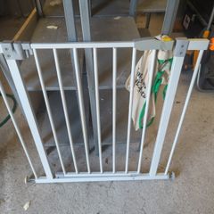 2 baby stair gates