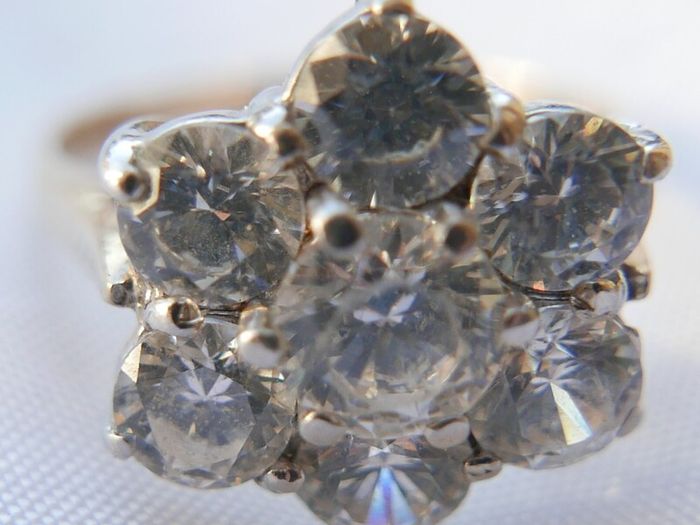 Vintage 9Ct Solid Gold 375 Beautiful Cubic Zirconia Ring 3,99g