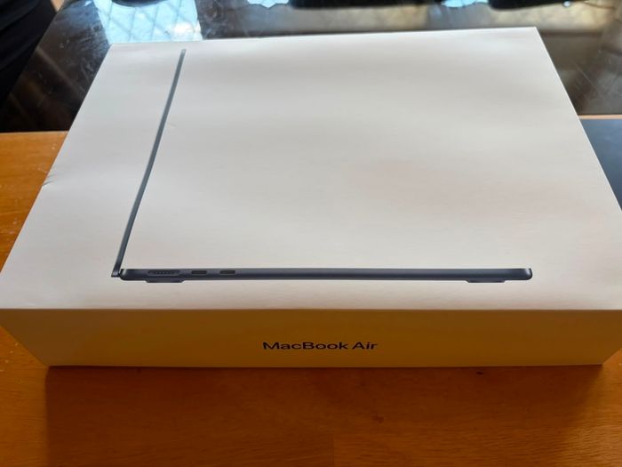MacBook Air 13 inch M3 2024 16GB RAM Practically Brand new