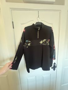 ladies sweatshirt size 22/24