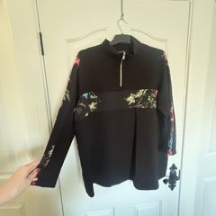 ladies sweatshirt size 22/24