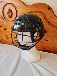 Vintage mycro huring helmet Size 11-17 years black In excellent condition