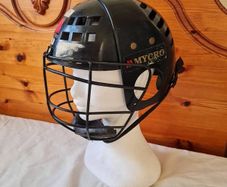 Vintage mycro huring helmet Size 11-17 years black In excellent condition