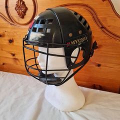 Vintage mycro huring helmet Size 11-17 years black In excellent condition