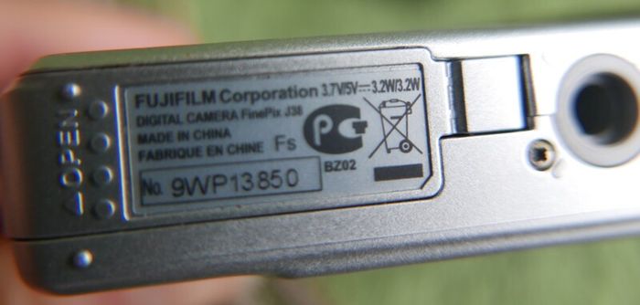 Fujifilm FinePix J38-12.2 MP-Digital Camera- Charging Cable-Tested