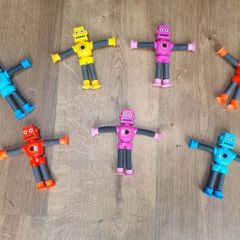 7 stretchy robot toys