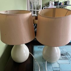 Set of bedside lamps