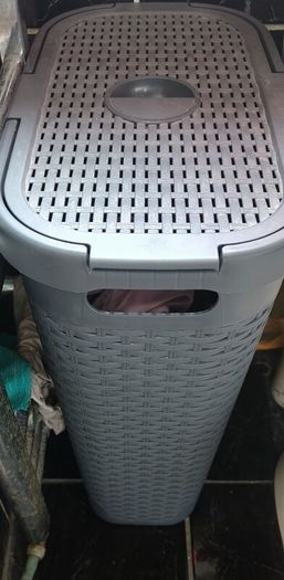 2 laundry baskets/ 2 big boxes/ 1 large floor cushion