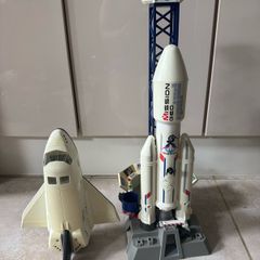 playmobil rocket and station