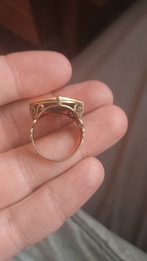 half sovereign ring
