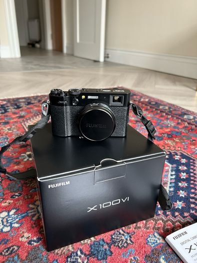 Fujifilm X100VI Black Mint Condition Boxed plus Extras (Case, 128GB Card, Receipt)