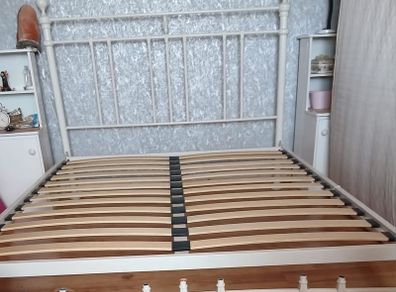 Free king sized bed