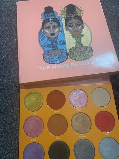 Juvia's Place Mini Magic Palette ( Larger Pan Eyeshadow )