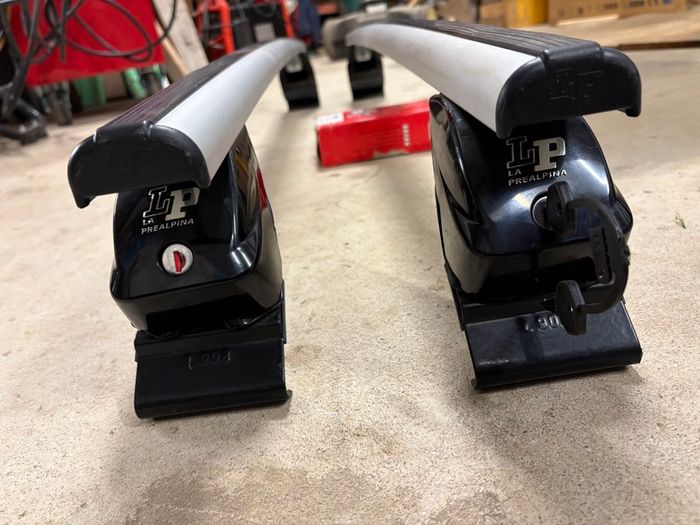Silver roof bars for Isuzu Dmax / Kia Sportage