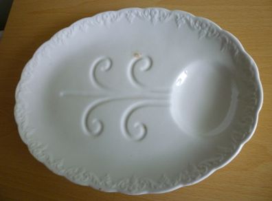 1930's Irish Serving Resting Table Plate to suit size of Chicken, Duck, Guiney Fowl, Roast- Very Good Vintage Condition.
