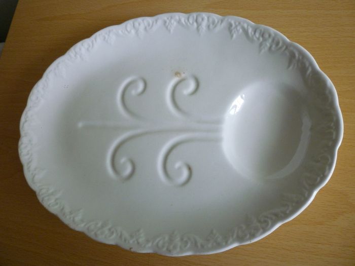1930's Irish Serving Resting Table Plate to suit size of Chicken, Duck, Guiney Fowl, Roast- Very Good Vintage Condition.