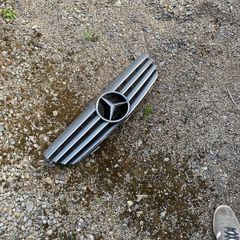 Mercedes 2005 clk200 front grill
