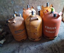 gas bottles (full)