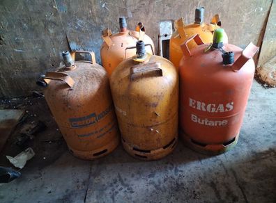gas bottles (full)