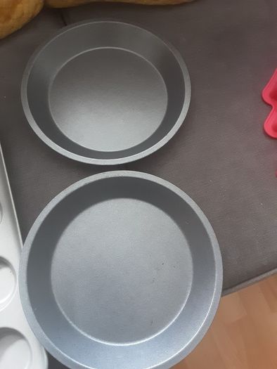 Bakeware/Chicago Metallic 12 Hole Mini Muffin Tin with Loose Bases/Cupcake Tray/Two Sponge Cake Trays/Cooling Rack .. Price is Now 33.00euro all 5 pieces