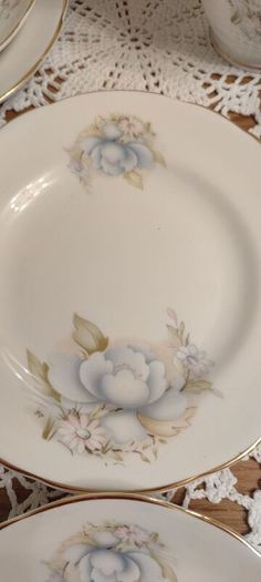 21 pcs Very pretty Vintage Royal Stuart Teaset Pale blue and pink flowers