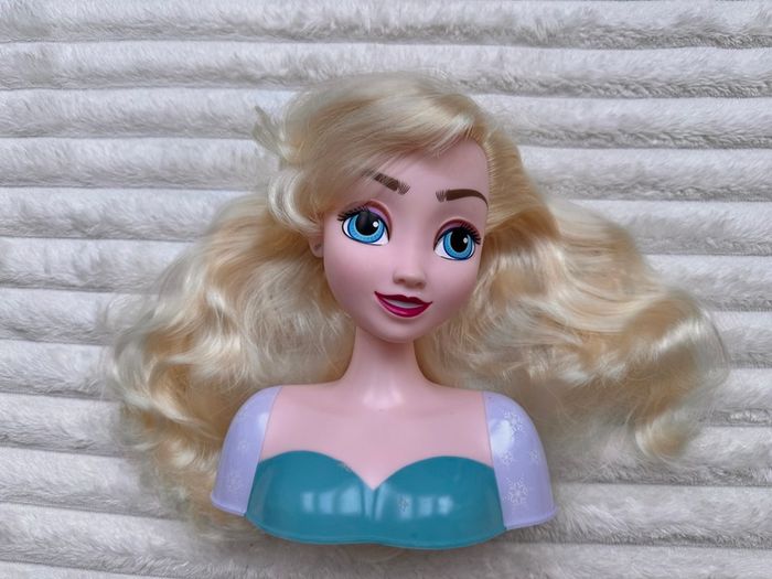 Disney Frozen Elsa Styling Head Used approx. 20 cm. Please see photos