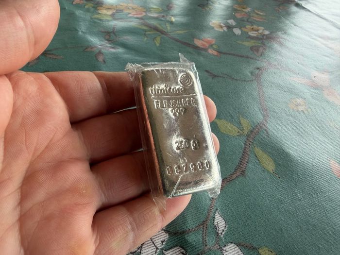 250g silver Umicore bar 999
