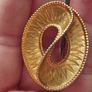 Vintage gold tone brooch. Image 2