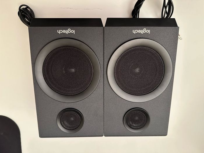 Logitech Z333 Speaker System with subwoofer