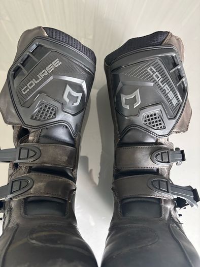 Course adventure boots size 9 uk