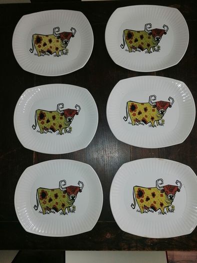 10x Beefeater Dinner Plates