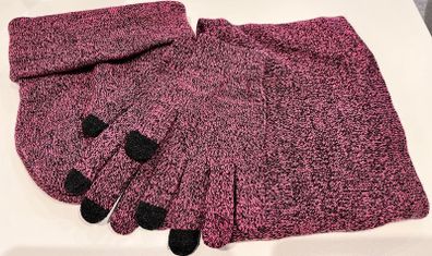 Beanie, gloves and snood set