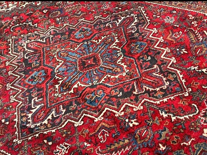 Classic Large Persian Heriz Hand Knotted Carpet Rug