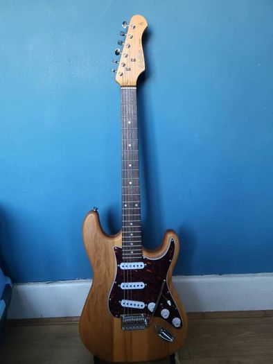 Harley Benton strat