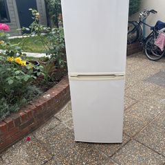FREE White Whirlpool 50/50 Fridge Freezer - Needs New Seal