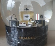 Chanel snow globe 2019