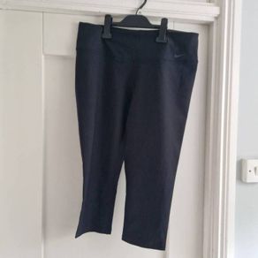 NIKE womens bnwt cropped legend tight fit leggings size xl
