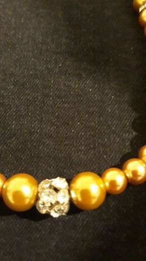 stunning vintage necklace.