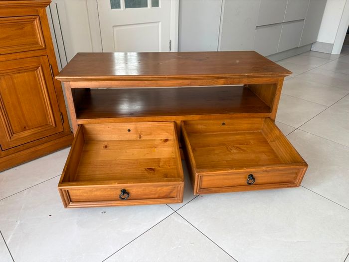 Matching set of 2 cabinets & coffee table