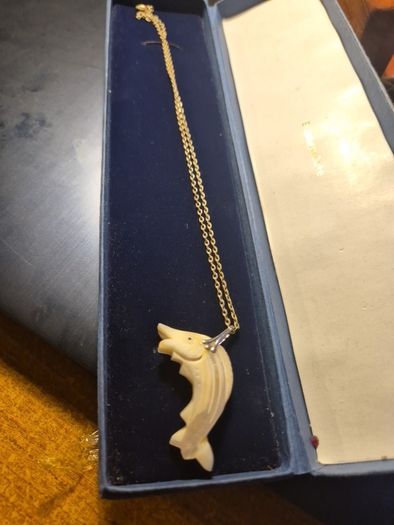 1960s Vintage Mother of Pearl Carved Necklace