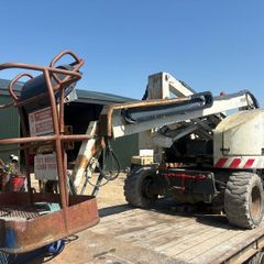 Boom lift cherry picker