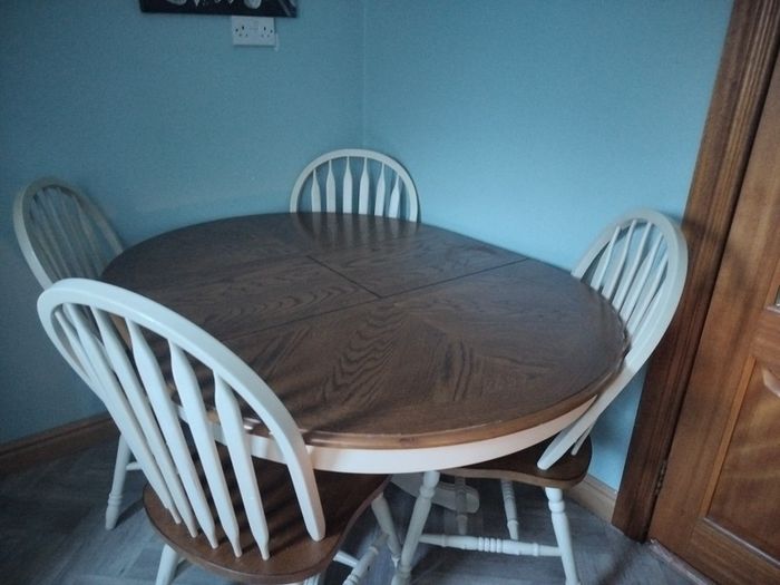 dinning table and 4 chairs