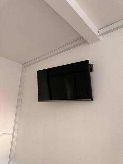 32 inch Samsung flat screen tv