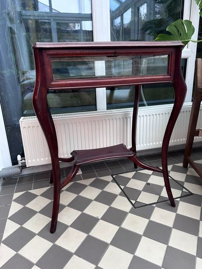 Antique vitrine table