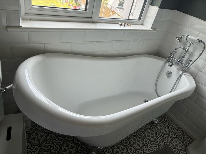 free standing bath with taps and and hose
